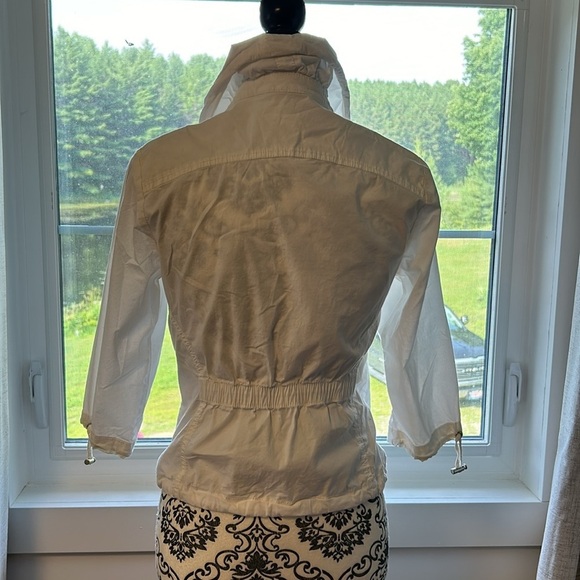 3/4 arm length light jacket. - Picture 3 of 5